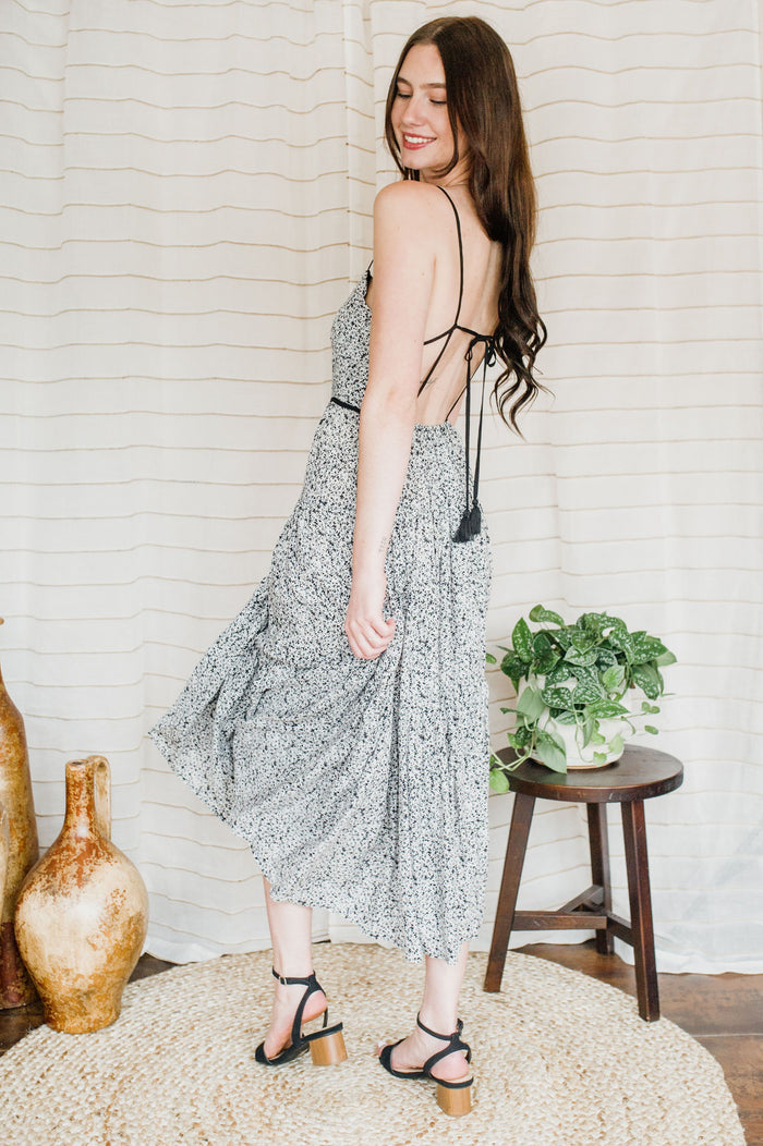 CLEARANCE-Dizzy with Daisy Dress