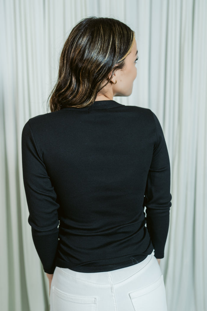 Enid V-Veck Ruched 3/4 Sleeve Top