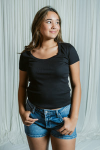 Calla Scoopneck Tee