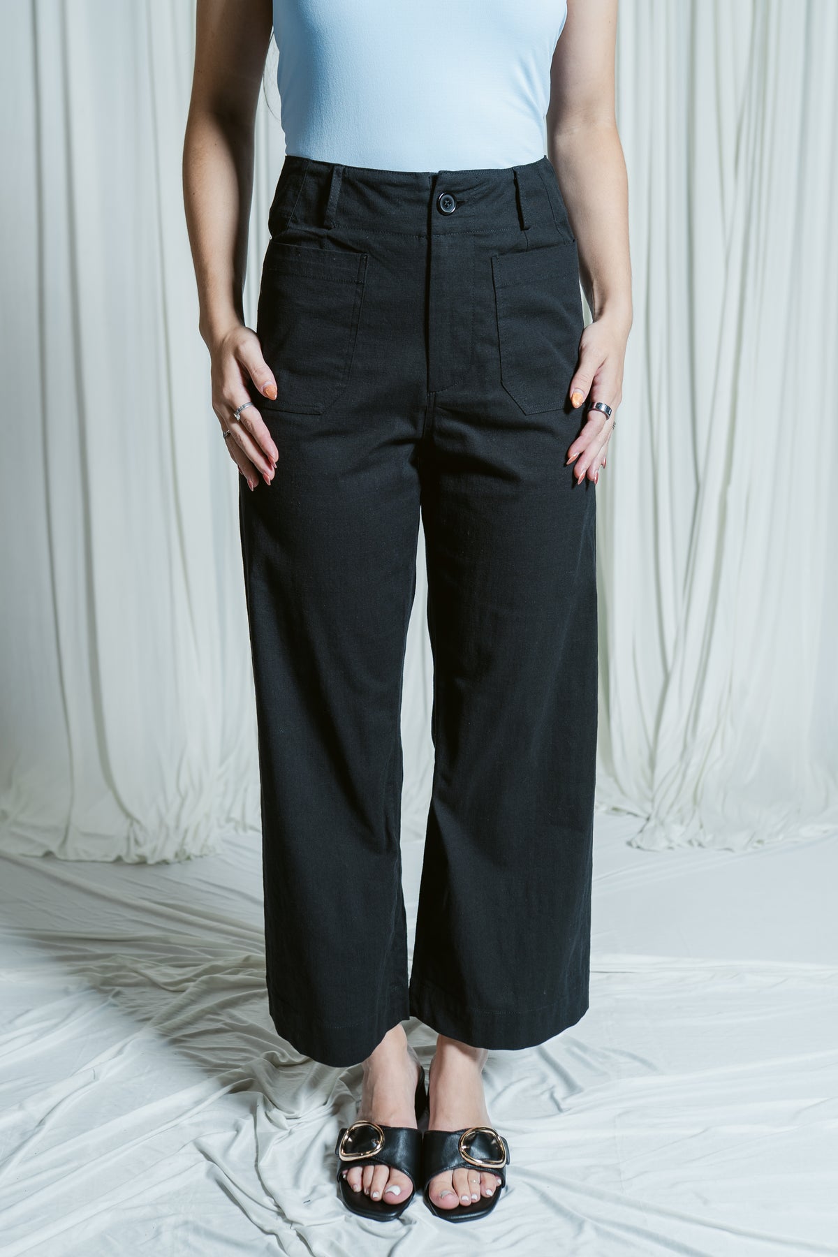 Seasonless Cropped Wide Leg Pants W/ Front Pockets