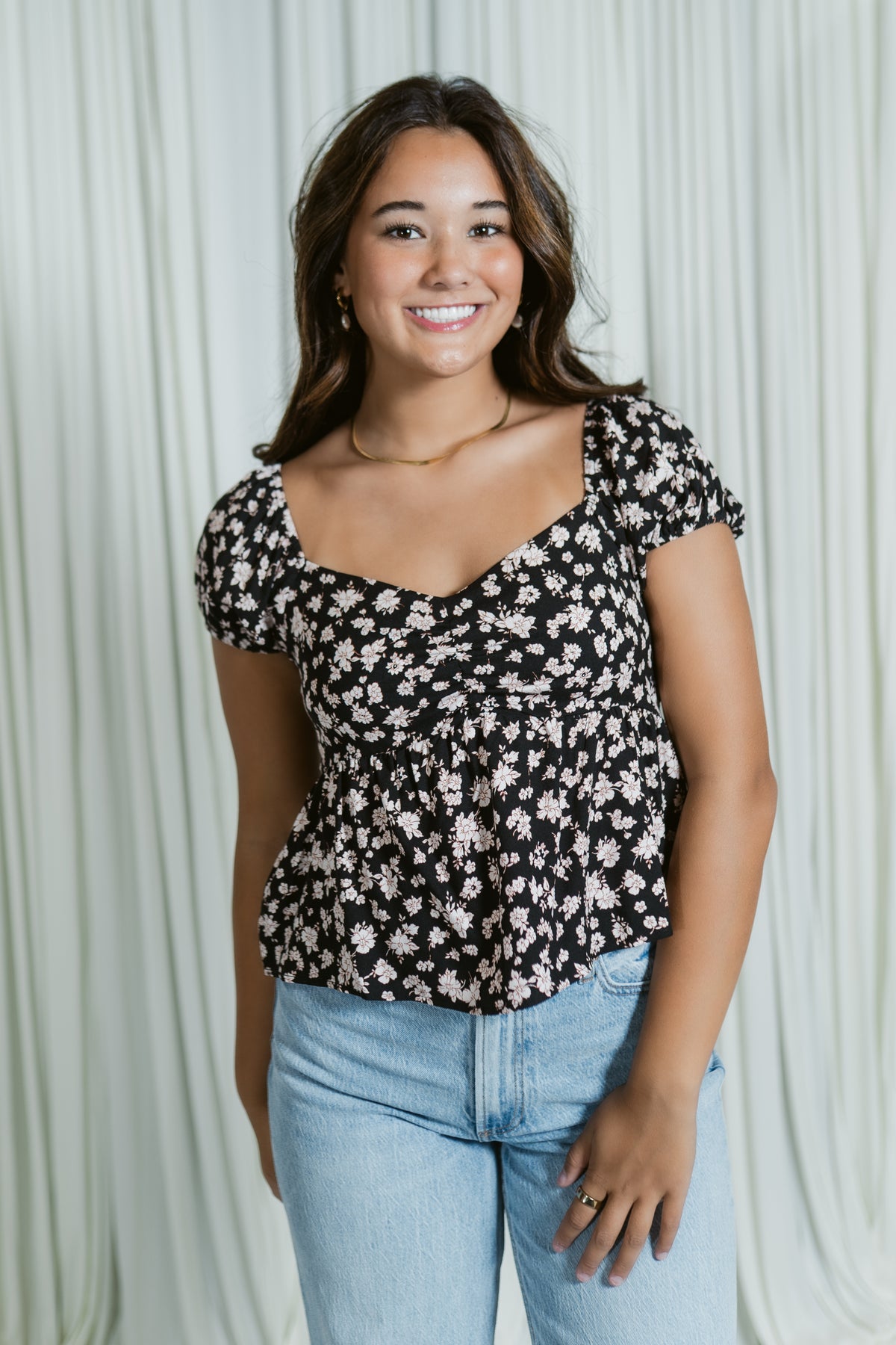 Heart Neck Elastic Puff Sleeve Top