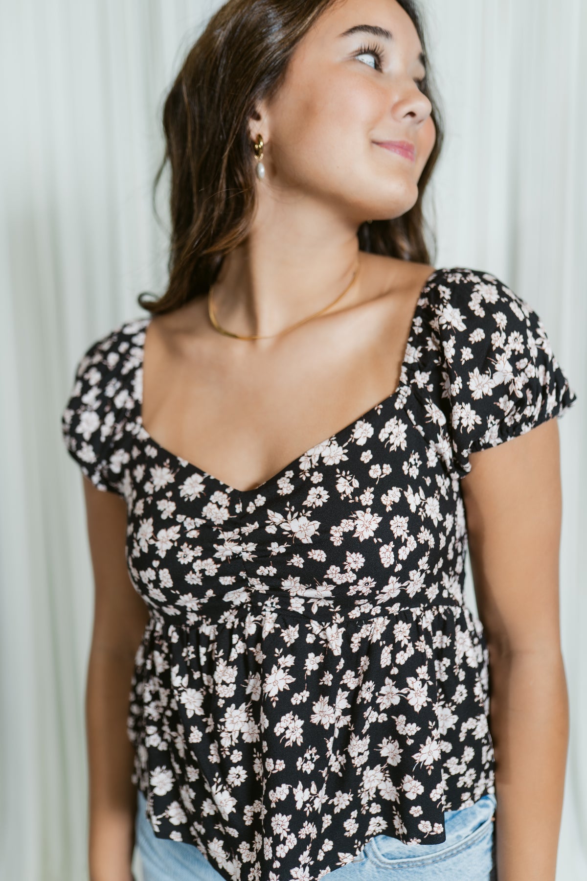 Heart Neck Elastic Puff Sleeve Top