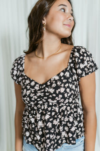 Heart Neck Elastic Puff Sleeve Top