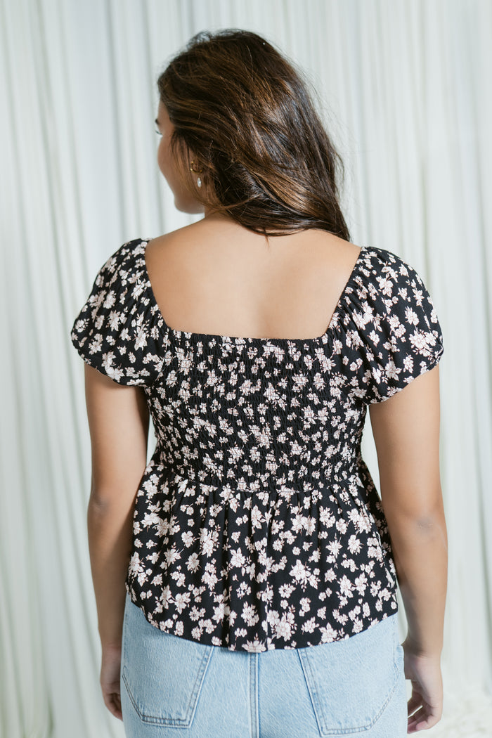 Heart Neck Elastic Puff Sleeve Top