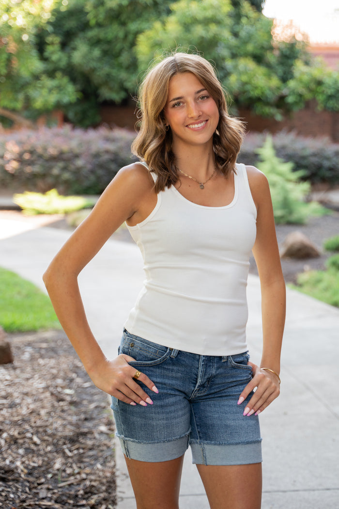 Nina's Ribbed Scoop Basic Tank