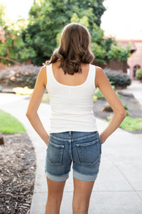 Nina's Ribbed Scoop Basic Tank