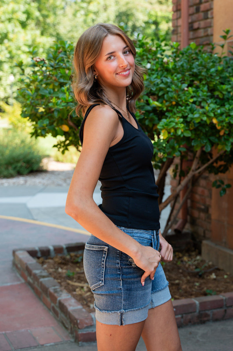 Nina's Ribbed Scoop Basic Tank