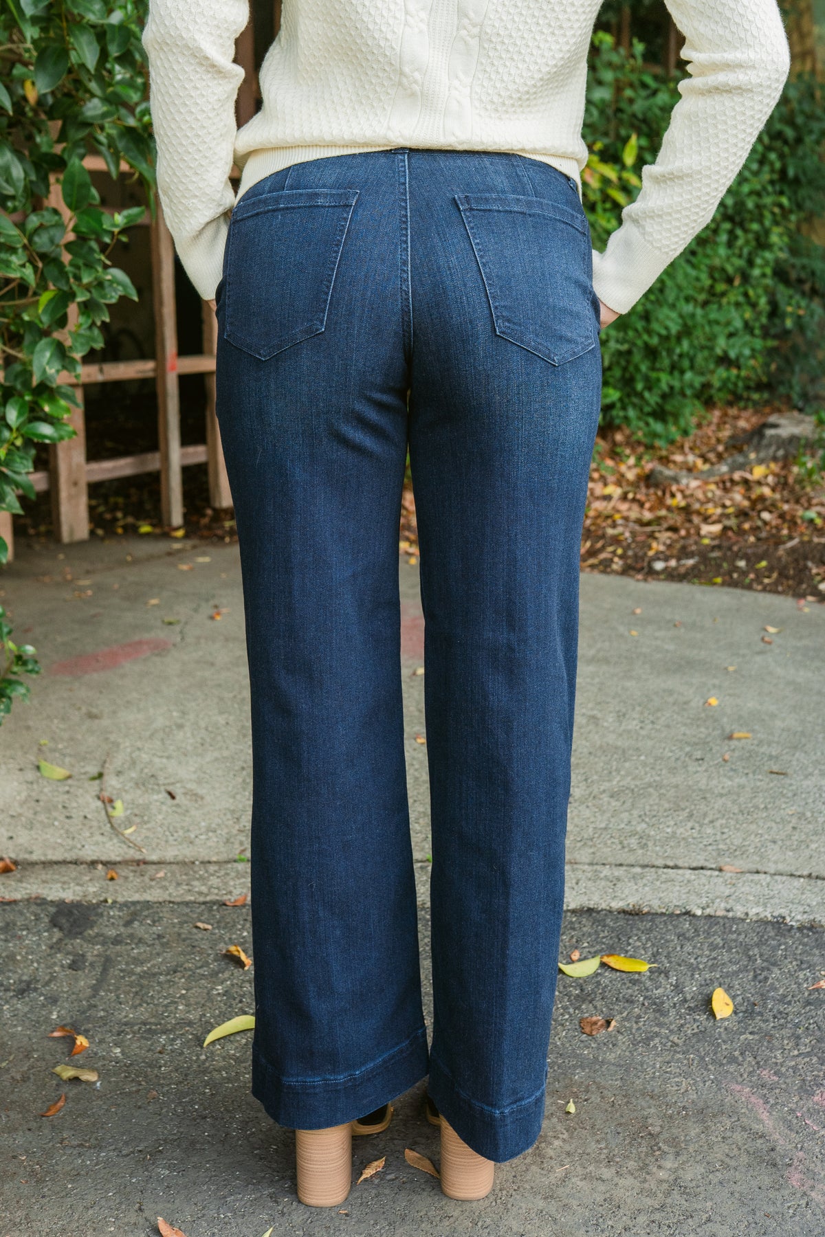 Hannah Mid Rise Patch Pocket Wide Leg Trouser