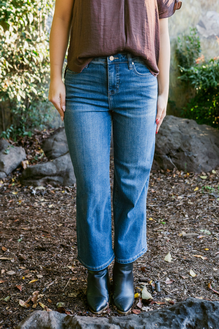 Sunday Stride High Rise Wide Leg Crop W/ Clean Hem