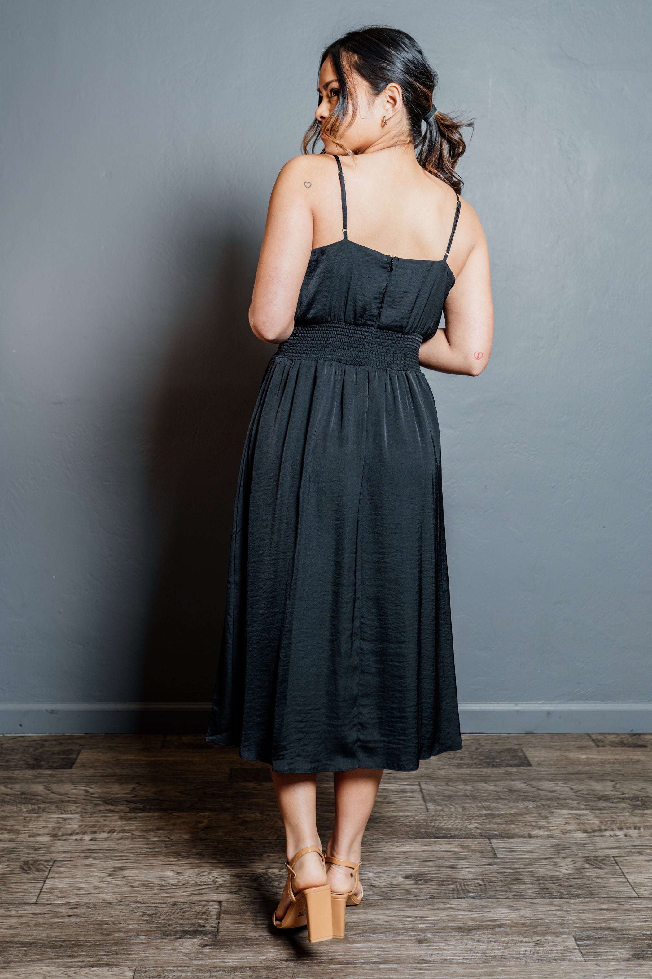 Black midi flare outlet dress