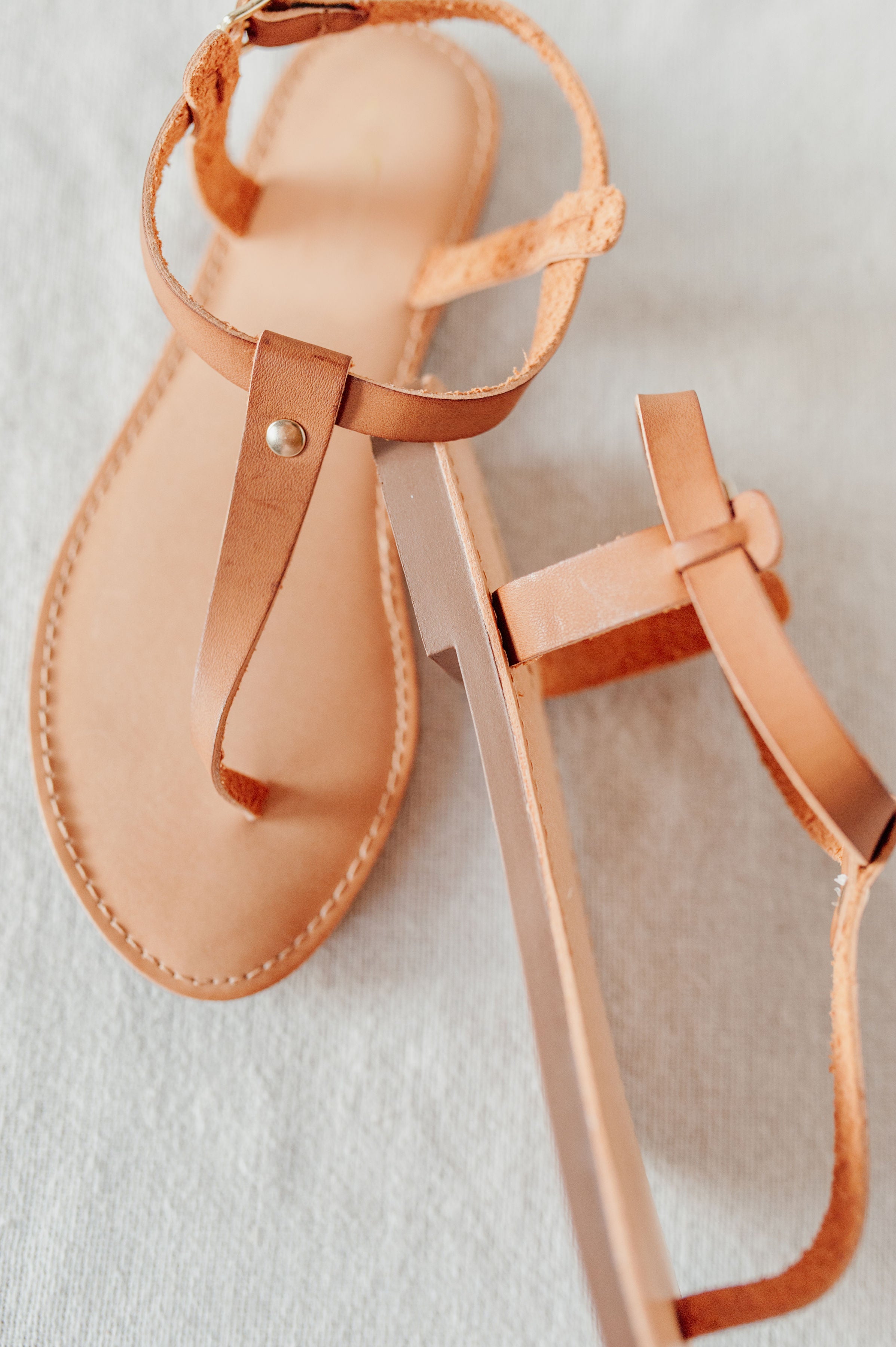 Arizona - The Birkenstock Signature Double Band Sandal in White – Shoes 'N'  More